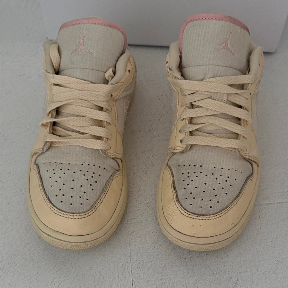 Women’s Nike Air Jordan 1 Low SE - Picture 5 of 14